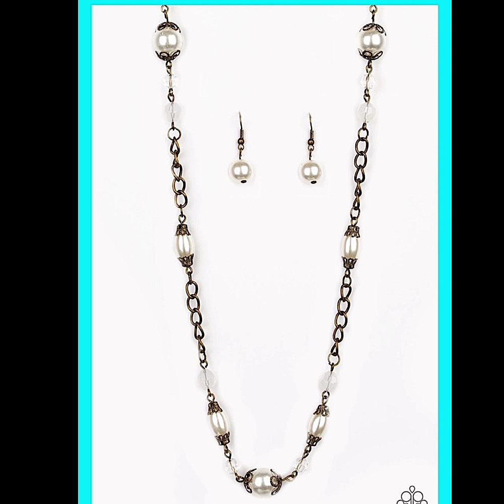 Magnificently Milan necklace brass set